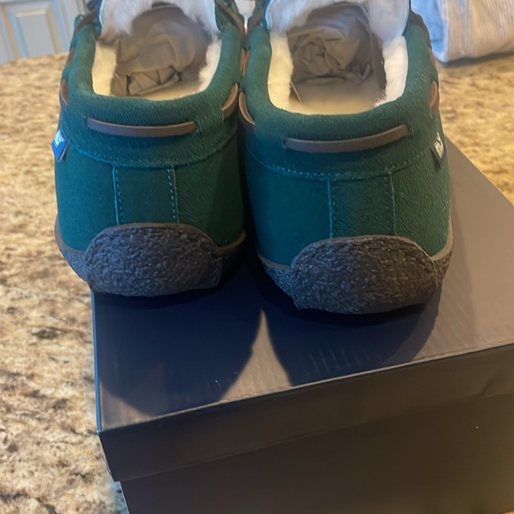 Vineyard Vines Shearling & Suede Slippers - Picture 3 of 6